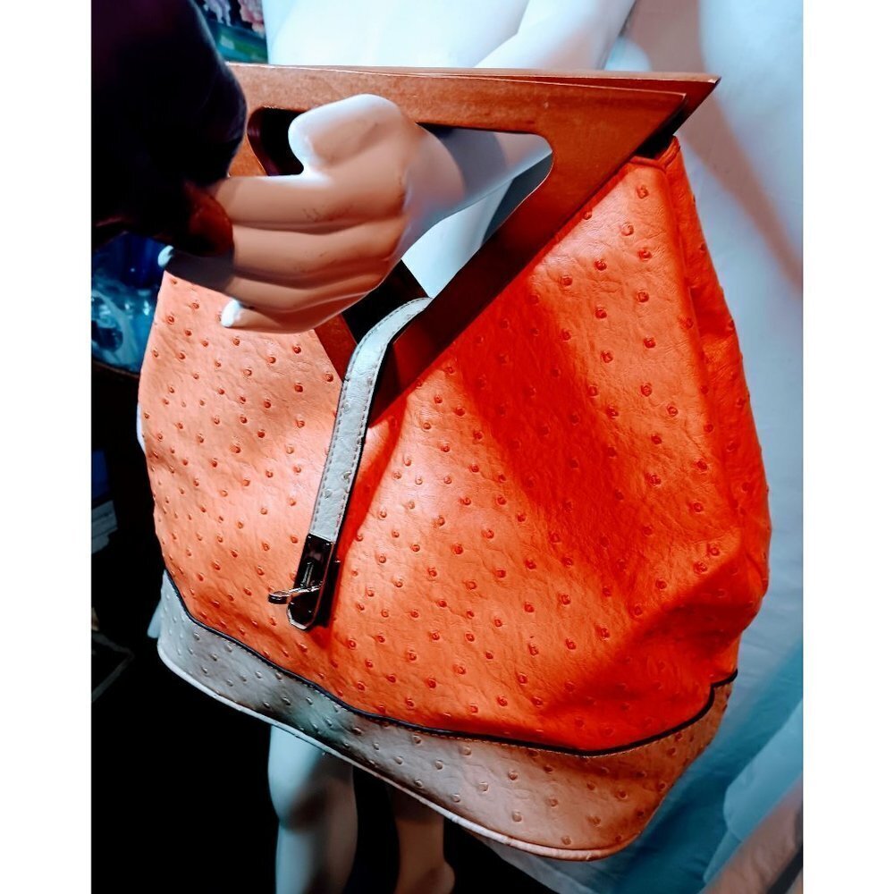 Hananel Wood Handle Tote Purse - Picture 10 of 12